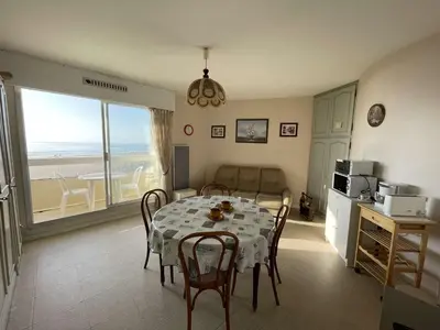 Cuisine ou kitchenette dans l'établissement Studio 2 pers, balcon, parking, plage à 200m - FR-1-224C-442