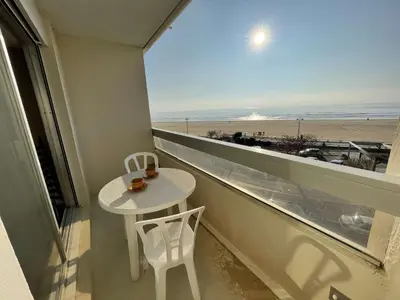 Balcon ou terrasse dans l'établissement Studio 2 pers, balcon, parking, plage à 200m - FR-1-224C-442