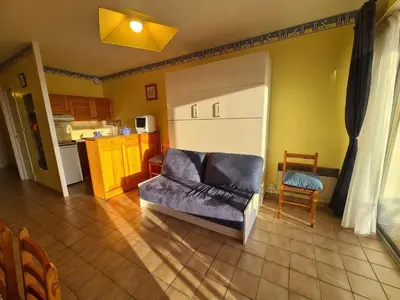 Cuisine ou kitchenette dans l'établissement Studio cabine 4 pers en bord de plage, véranda, terrasse ensoleillée - Saint-Jean-de-Monts - FR-1-224C-189