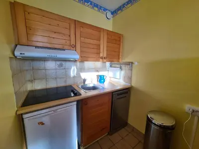 Cuisine ou kitchenette dans l'établissement Studio cabine 4 pers en bord de plage, véranda, terrasse ensoleillée - Saint-Jean-de-Monts - FR-1-224C-189