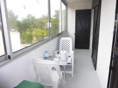 Balcon ou terrasse dans l'établissement Appartement cosy 2 pièces à 200m de la plage, Saint-Hilaire-de-Riez - 4 couchages, parking, TV, WiFi - FR-1-224C-294