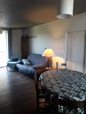 Coin salon dans l'établissement Maison de Vacances
