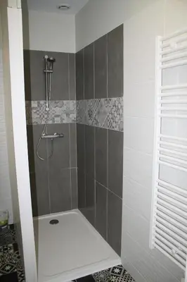Salle de bains dans l'établissement Les Mistinguettes