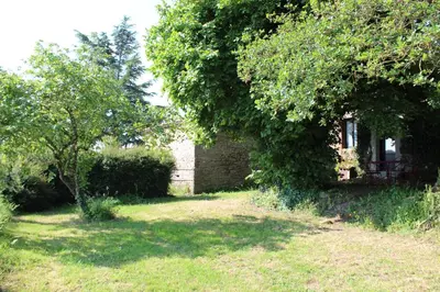 Jardin de l'établissement Les gites de La Landrière à 3 min du Puy du Fou