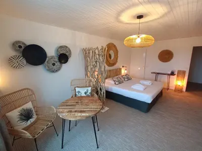 Un ou plusieurs lits dans un hébergement de l'établissement Hôtel Ancre Marine & Spa Thalgo ***