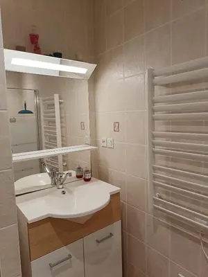 Salle de bains dans l'établissement Gîte le logis