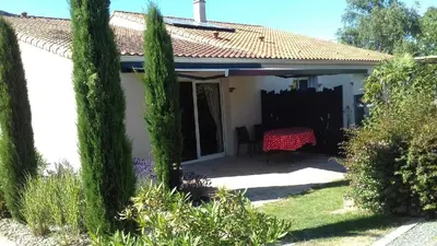 Jardin de l'établissement Gîte le logis