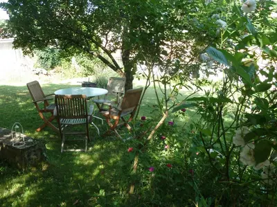 Jardin de l'établissement maison La Marche