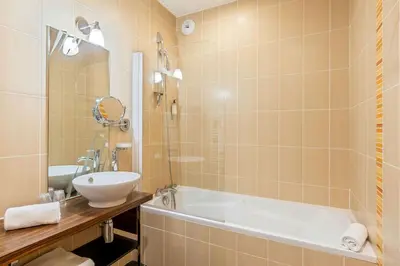 Salle de bains dans l'établissement Best Western Hotel Nuit De Retz Nantes Sud