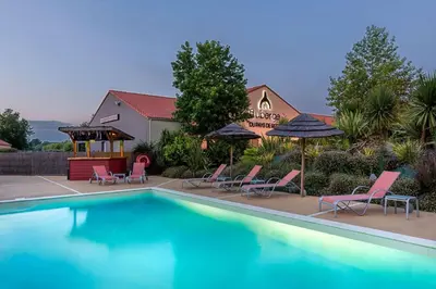 Piscine de l'établissement Best Western Hotel Nuit De Retz Nantes Sud ou située à proximité