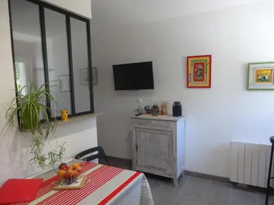 Télévision ou salle de divertissement dans l'établissement Le Studio