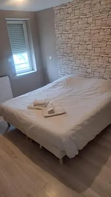 Un ou plusieurs lits dans un hébergement de l'établissement 20 min Puy du F ou maison entiere 3 chambres 9 personnnes MAULEON