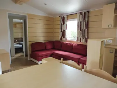 Coin salon dans l'établissement Mobile Home bois dormant