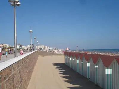 Vue générale sur la mer ou vue sur la mer prise depuis le camping