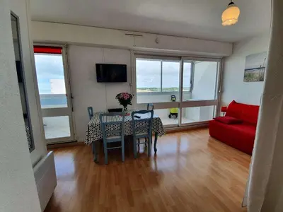 Télévision ou salle de divertissement dans l'établissement Studio cosy 4 pers. à 50m de la plage - FR-1-224C-418
