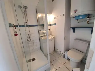 Salle de bains dans l'établissement Studio cosy 4 pers. à 50m de la plage - FR-1-224C-418