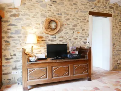 Télévision ou salle de divertissement dans l'établissement Charmante maison avec Wifi - 2 pers. - FR-1-224B-481