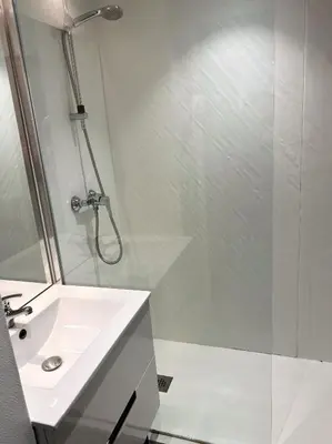Salle de bains dans l'établissement Hôtel AKENA Nantes Orvault - Ouest