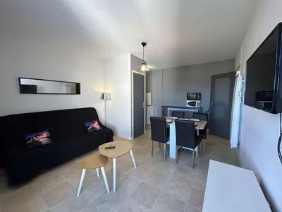 Cuisine ou kitchenette dans l'établissement Bel appartement avec parking près de la plage, 2 pièces, 4 personnes - FR-1-224C-544
