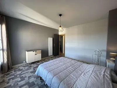 Un ou plusieurs lits dans un hébergement de l'établissement Bel appartement avec parking près de la plage, 2 pièces, 4 personnes - FR-1-224C-544