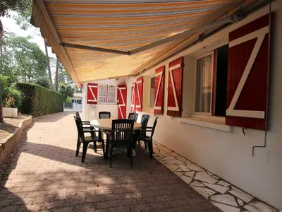 Terrasse ou espace extérieur de l'établissement Maison traditionnelle à Saint Brevin, 850m plage, lumineux séjour, jardin, 4 ch., garage, animaux OK - FR-1-364-66