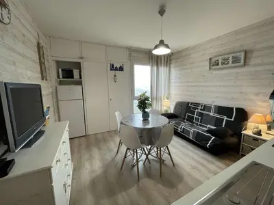 Cuisine ou kitchenette dans l'établissement Studio cabine moderne 4 pers, plage 100m, Saint-Jean-de-Monts - FR-1-224C-582