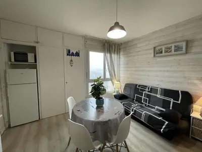Cuisine ou kitchenette dans l'établissement Studio cabine moderne 4 pers, plage 100m, Saint-Jean-de-Monts - FR-1-224C-582