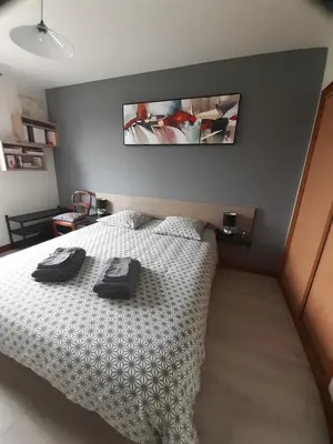 Un ou plusieurs lits dans un hébergement de l'établissement Chambre d'hôte le Bois Joli