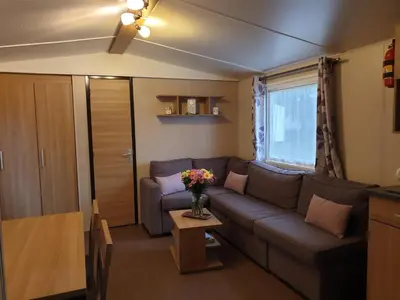 Coin salon dans l'établissement Mobil-home Confort camping le bois Masson