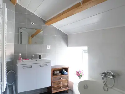 Salle de bains dans l'établissement Gîte Puy Morin