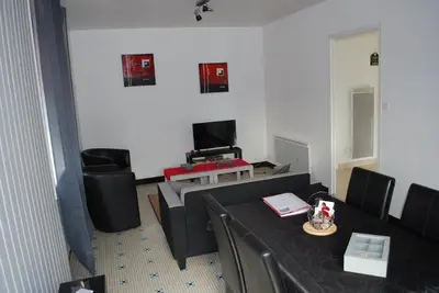 Télévision ou salle de divertissement dans l'établissement La Ferme du moulin