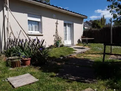 Jardin de l'établissement Grand studio sur jardin Nantes Beaujoire B