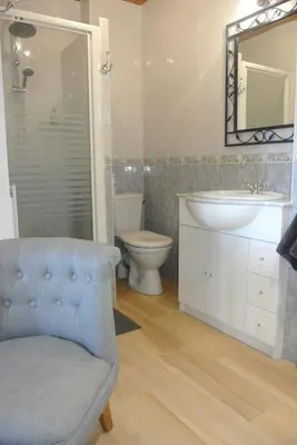 Salle de bains dans l'établissement Chez Michel et Josette