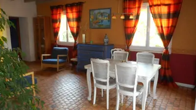 Coin salon dans l'établissement La Poiriere