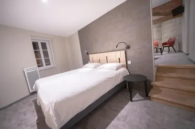 Un ou plusieurs lits dans un hébergement de l'établissement Hotel - Restaurant Les 3 Piliers