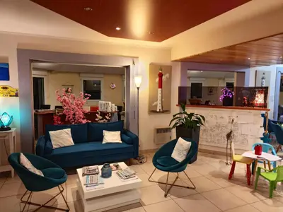 Coin salon dans l'établissement Hôtel Estuaire