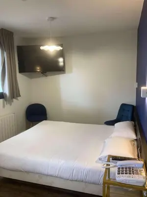 Un ou plusieurs lits dans un hébergement de l'établissement Brit Hotel Saint-Nazaire Centre