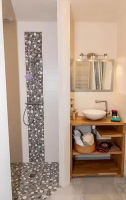 Salle de bains dans l'établissement Gîte 