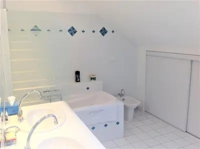 Salle de bains dans l'établissement Chambres Saint Donatien