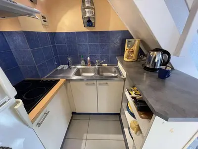 Cuisine ou kitchenette dans l'établissement Studio Mezzanine Rénové 4 Pers. à 50m Plage avec Parking - FR-1-224C-591