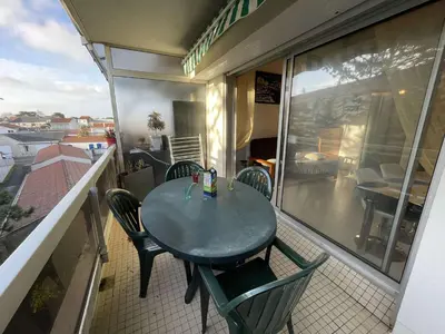 Balcon ou terrasse dans l'établissement Studio Mezzanine Rénové 4 Pers. à 50m Plage avec Parking - FR-1-224C-591