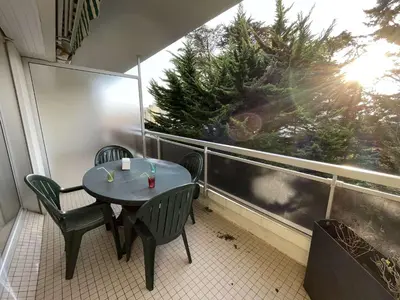 Balcon ou terrasse dans l'établissement Studio Mezzanine Rénové 4 Pers. à 50m Plage avec Parking - FR-1-224C-591