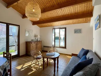 Coin salon dans l'établissement Maison plain pied avec jardin, proche plage et commerces, calme et tout équipé, Noirmoutier-en-l'Île - FR-1-224B-607