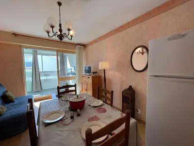 Coin salon dans l'établissement Appartement 2 pièces proche mer avec loggia - Saint-Hilaire-de-Riez - FR-1-224C-625
