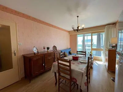 Coin salon dans l'établissement Appartement 2 pièces proche mer avec loggia - Saint-Hilaire-de-Riez - FR-1-224C-625