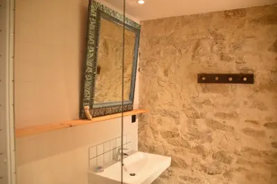 Salle de bains dans l'établissement Les Maillettes
