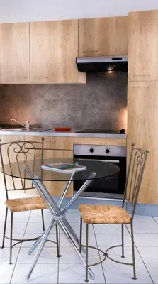 Cuisine ou kitchenette dans l'établissement Le Château des Tourelles en Vendée