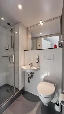 Salle de bains dans l'établissement Fasthotel La Roche-sur-Yon Un FH CONFORT