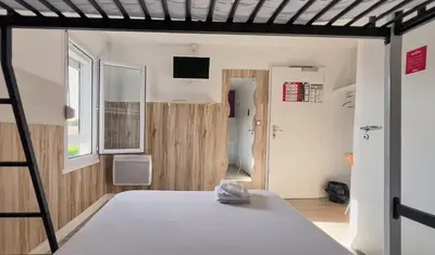 Un ou plusieurs lits dans un hébergement de l'établissement Fasthotel La Roche-sur-Yon Un FH CONFORT