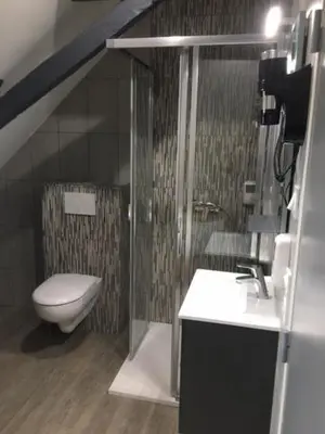 Salle de bains dans l'établissement Le Relais